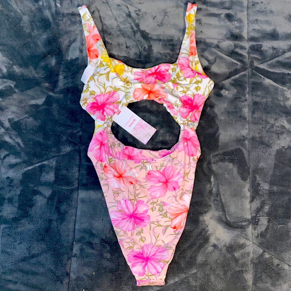 💓NWT Hurley X LoveShackFancy One-Piece Bikini💓 - Picture 4 of 13